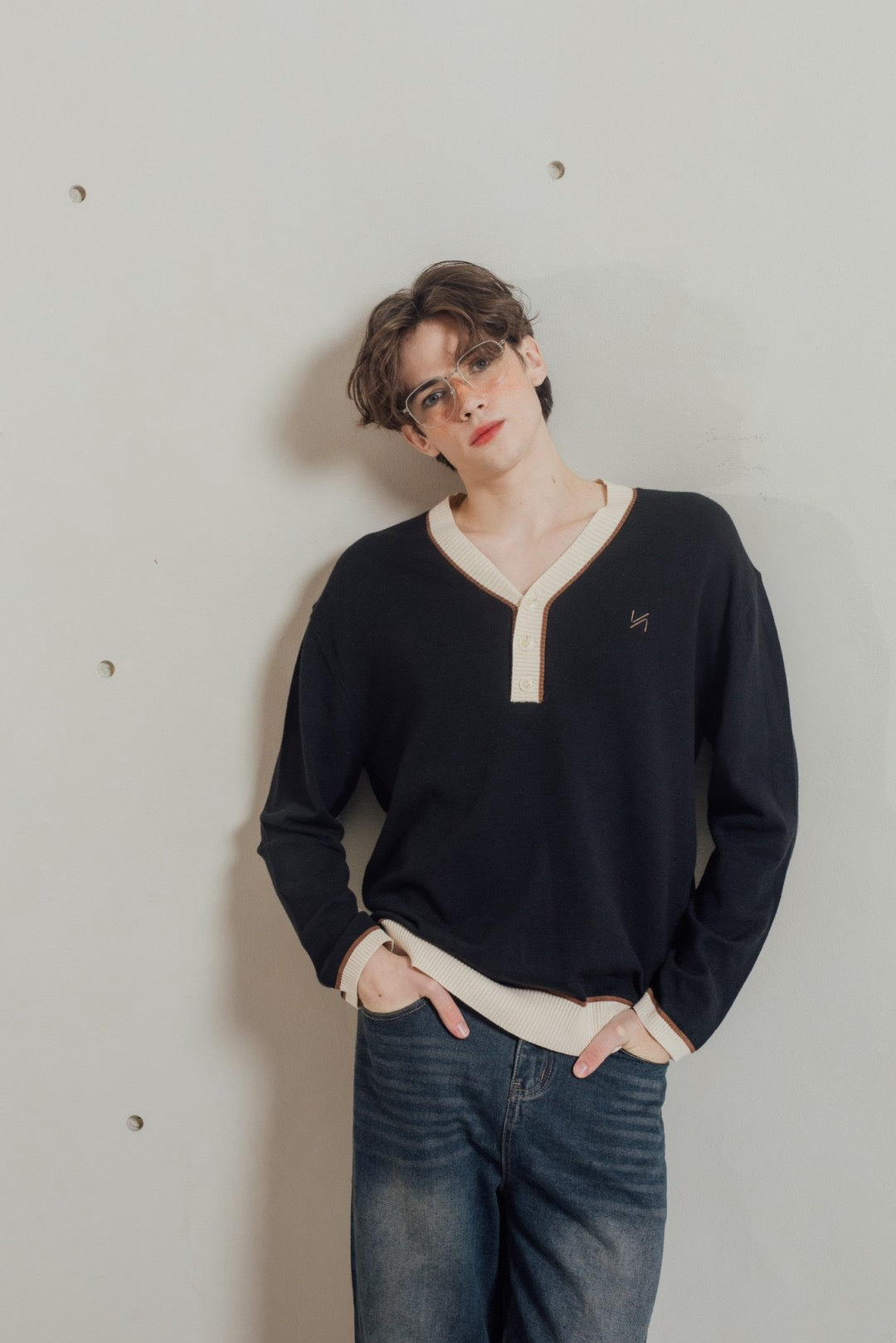 KINS | V-NECK SWEATER KN118