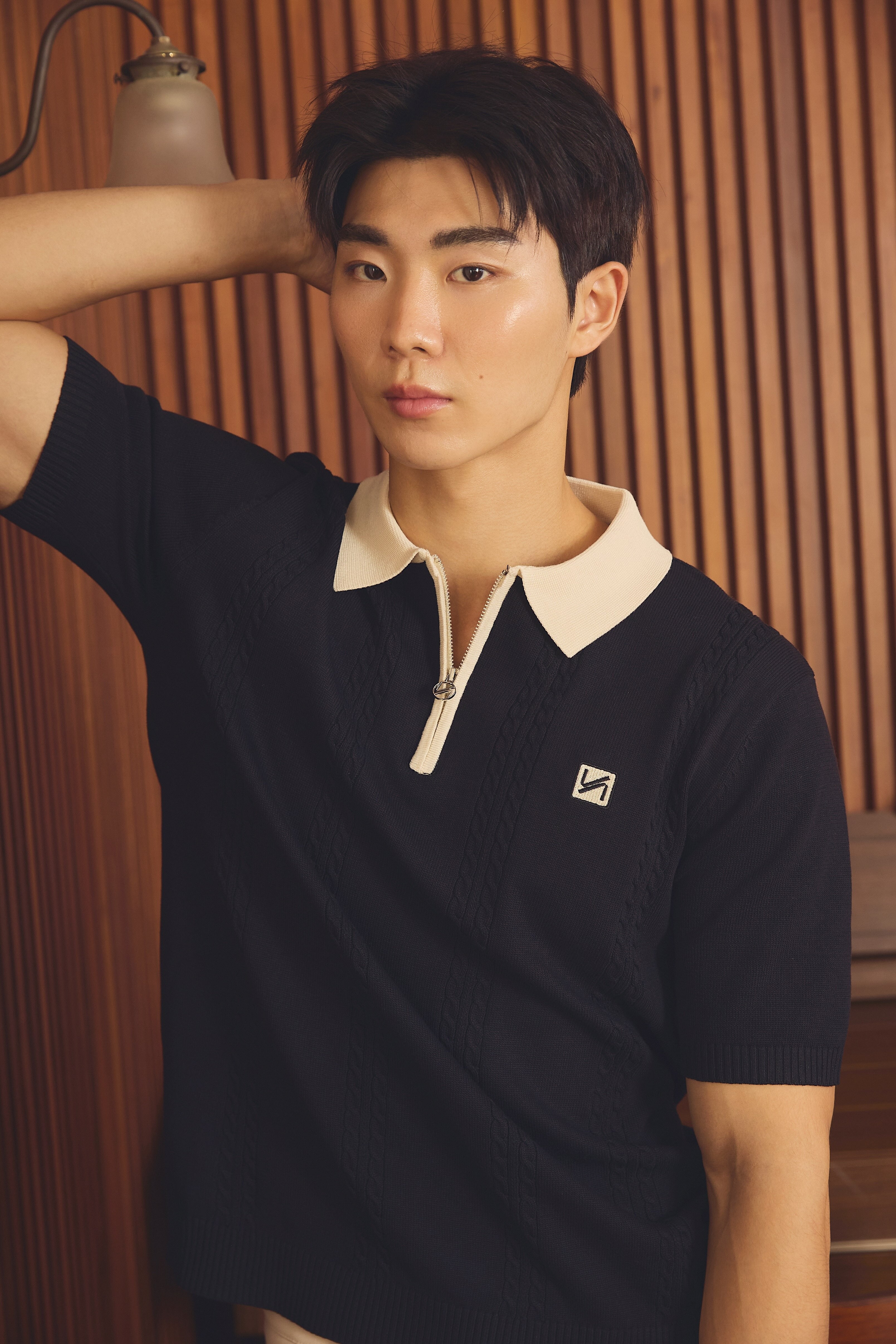 เสื้อโปโลไหมพรมซิป KINS - Festive Glow Edition [KN142]