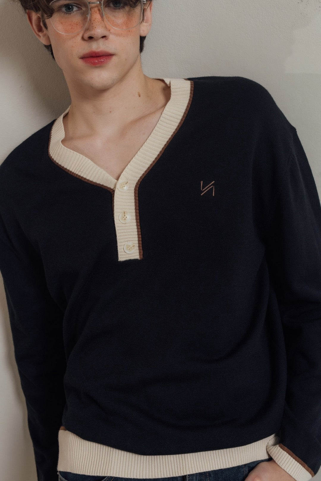 KINS | V-NECK SWEATER KN118